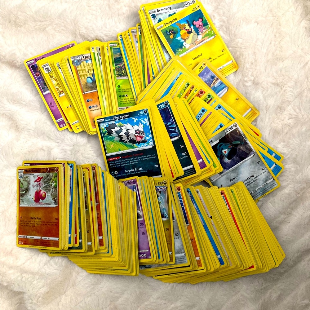 500 assorted Pokémon cards